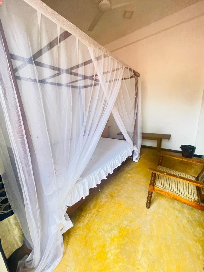 Chithra Homestay Tangalle Buitenkant foto