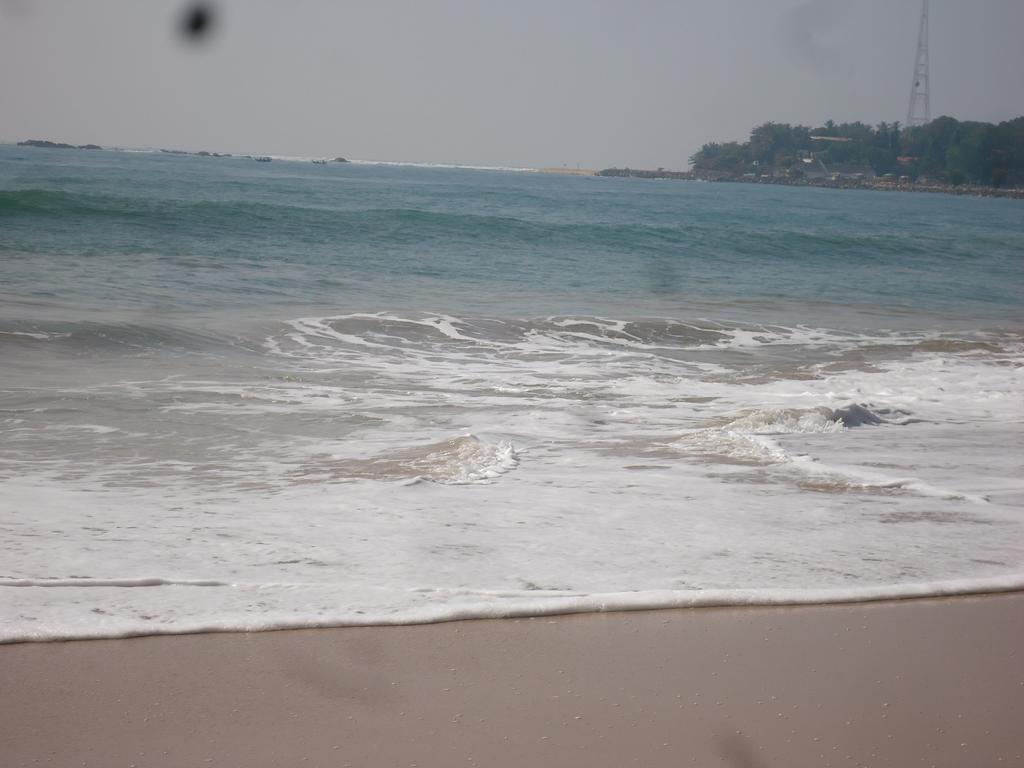 Chithra Homestay Tangalle Buitenkant foto