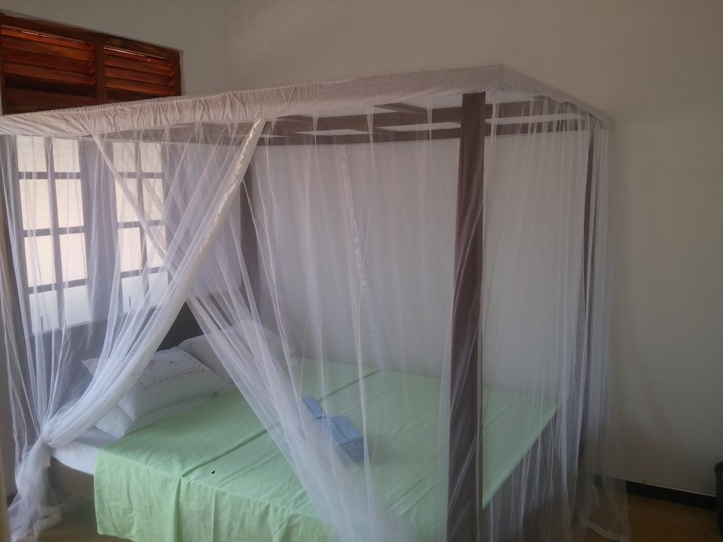 Chithra Homestay Tangalle Buitenkant foto