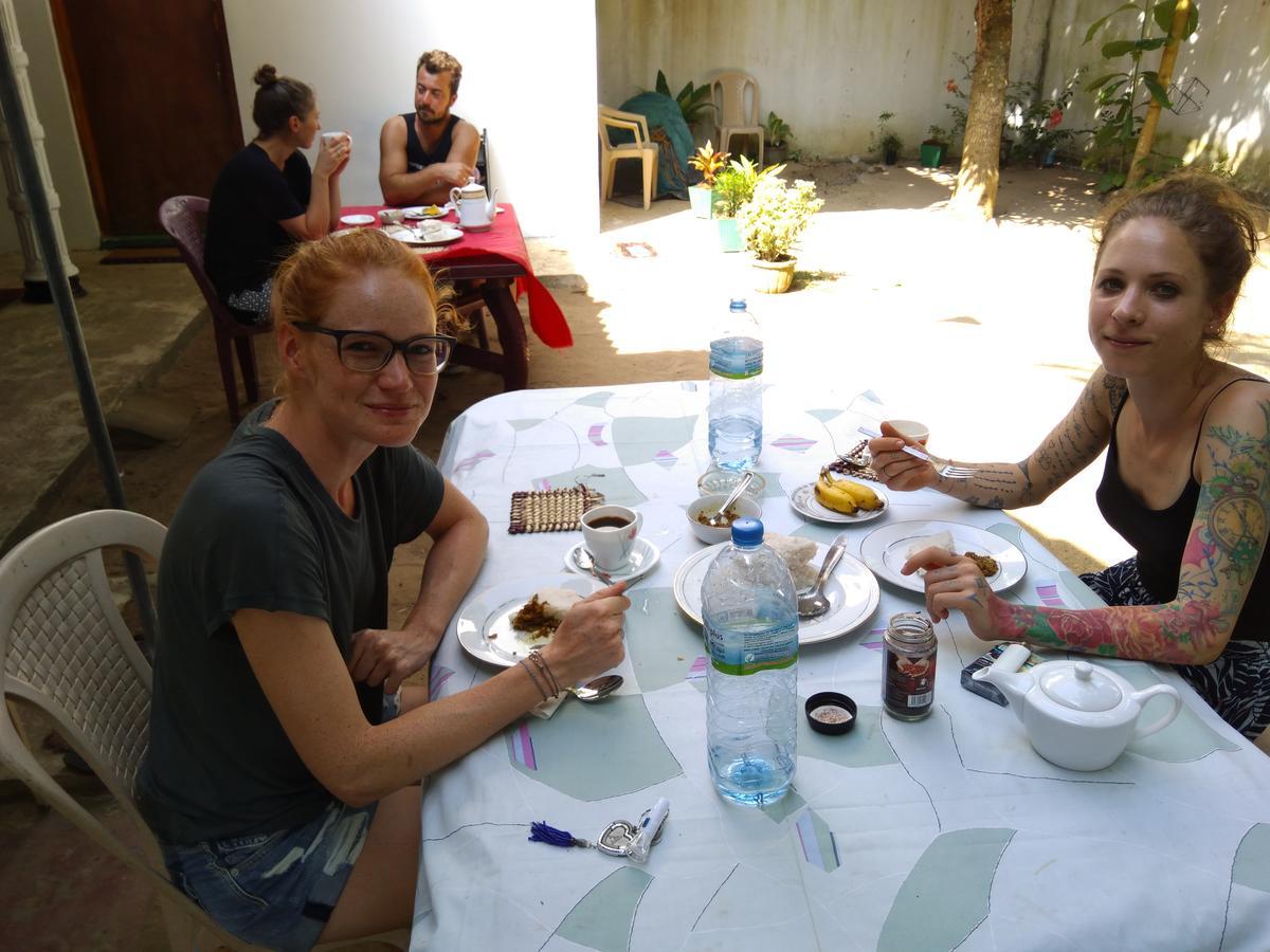 Chithra Homestay Tangalle Buitenkant foto