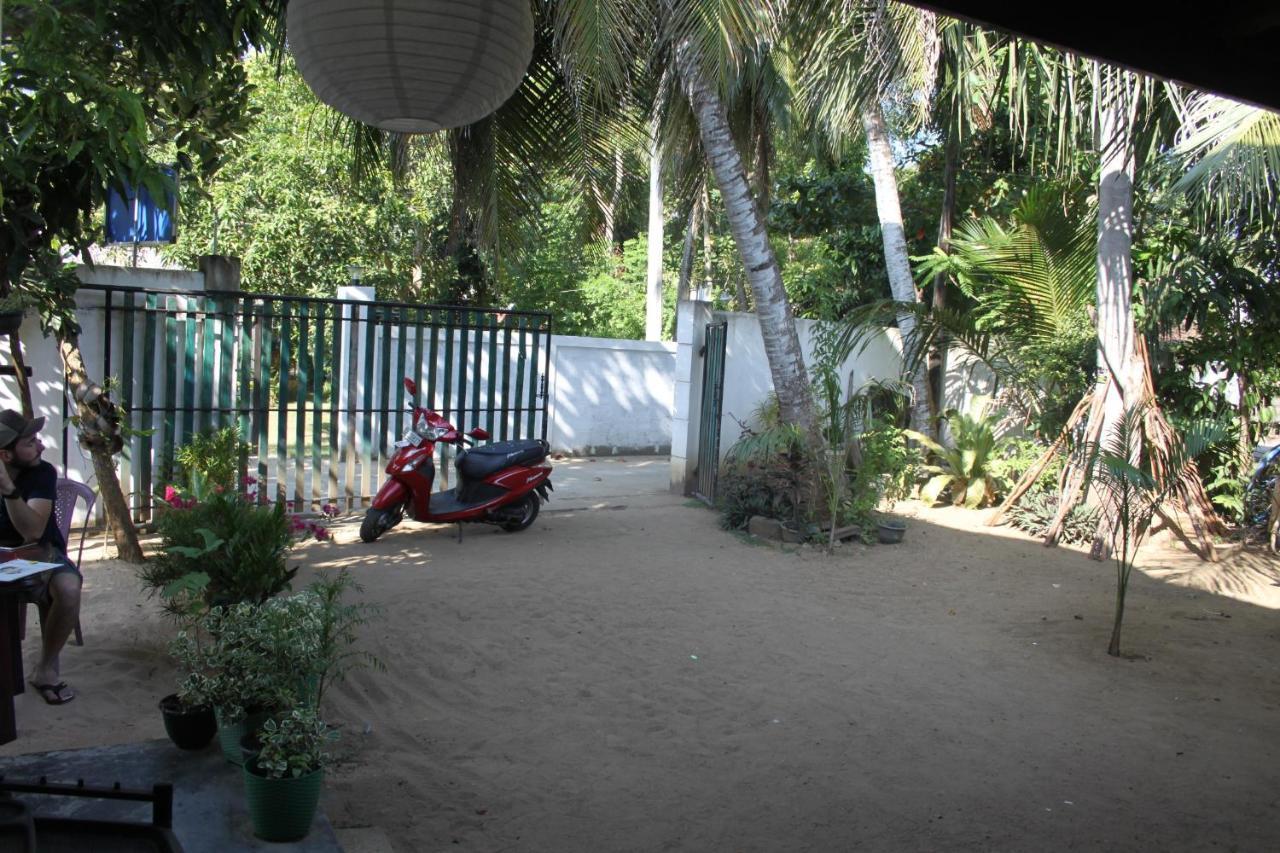 Chithra Homestay Tangalle Buitenkant foto