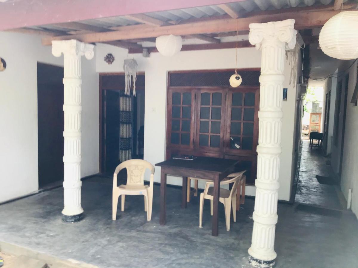 Chithra Homestay Tangalle Buitenkant foto
