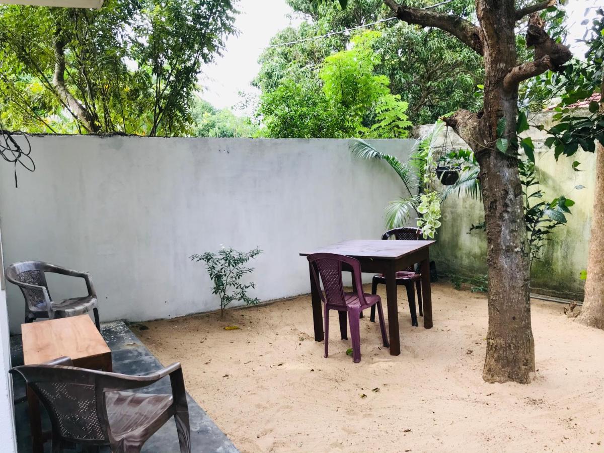 Chithra Homestay Tangalle Buitenkant foto