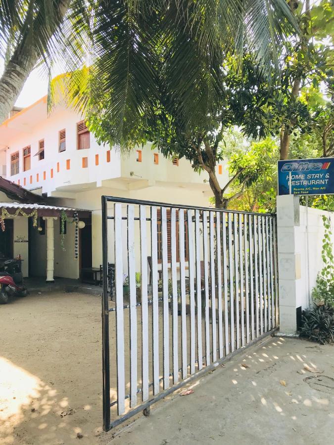 Chithra Homestay Tangalle Buitenkant foto
